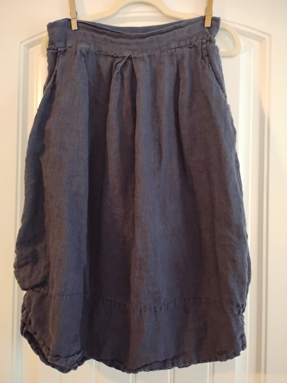 Italian Linen midi-skirt with pockets